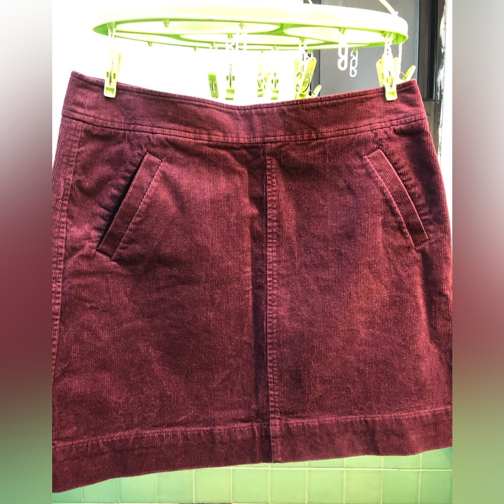 Burgundy color. 
Waist-32”
hips36”
long 17”